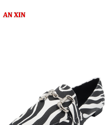 Εικόνα της Γυναικείο παπούτσι μπαλαρίνα τιγρέ σχέδιο ασπρόμαυρο