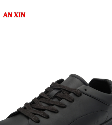 Picture of Men's sports shoe black flat